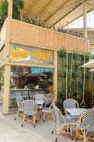 ร้านMango Yellow Cafe   
 – อยู่ตรงสวนน้ำบลูทรี เชิงทะเ
